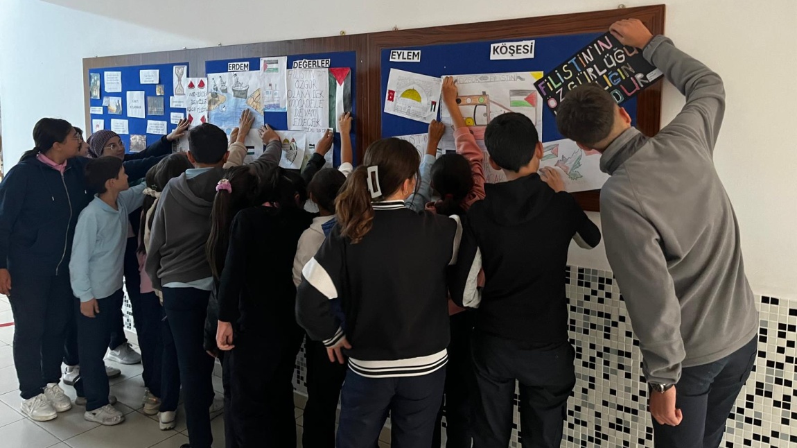 ÖZGÜR FİLİSTİN'İN YANINDAYIZ